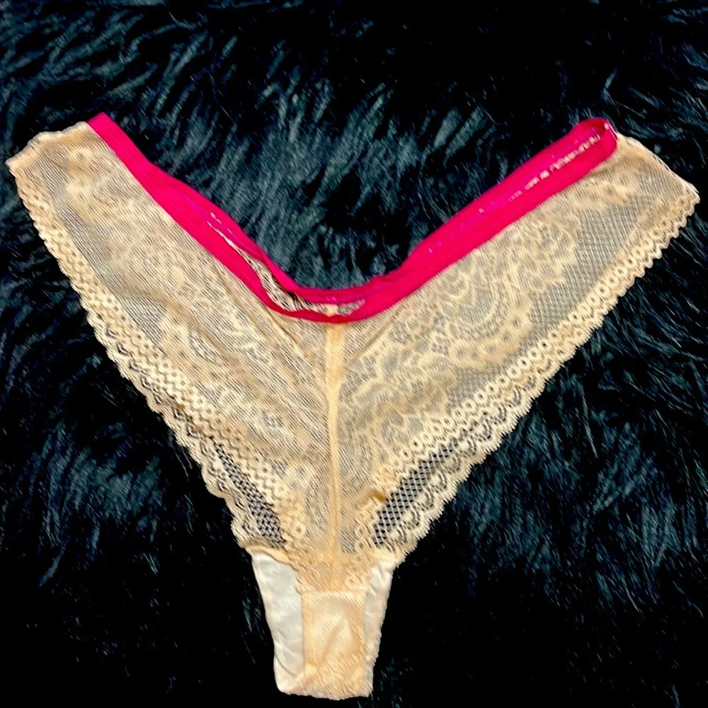 LACE THONG - Picture 3 of 4